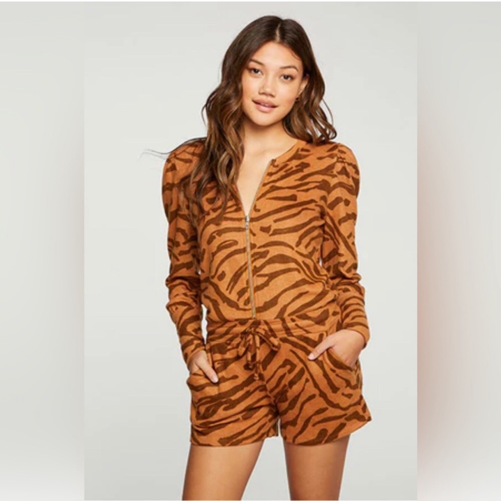 Chaser Puff Sleeve Zip up Romper Size Small